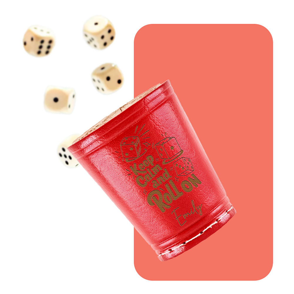 Roter Würfelbecher “Roll On” | mit Wunschgravur | inklusive 5 Würfel